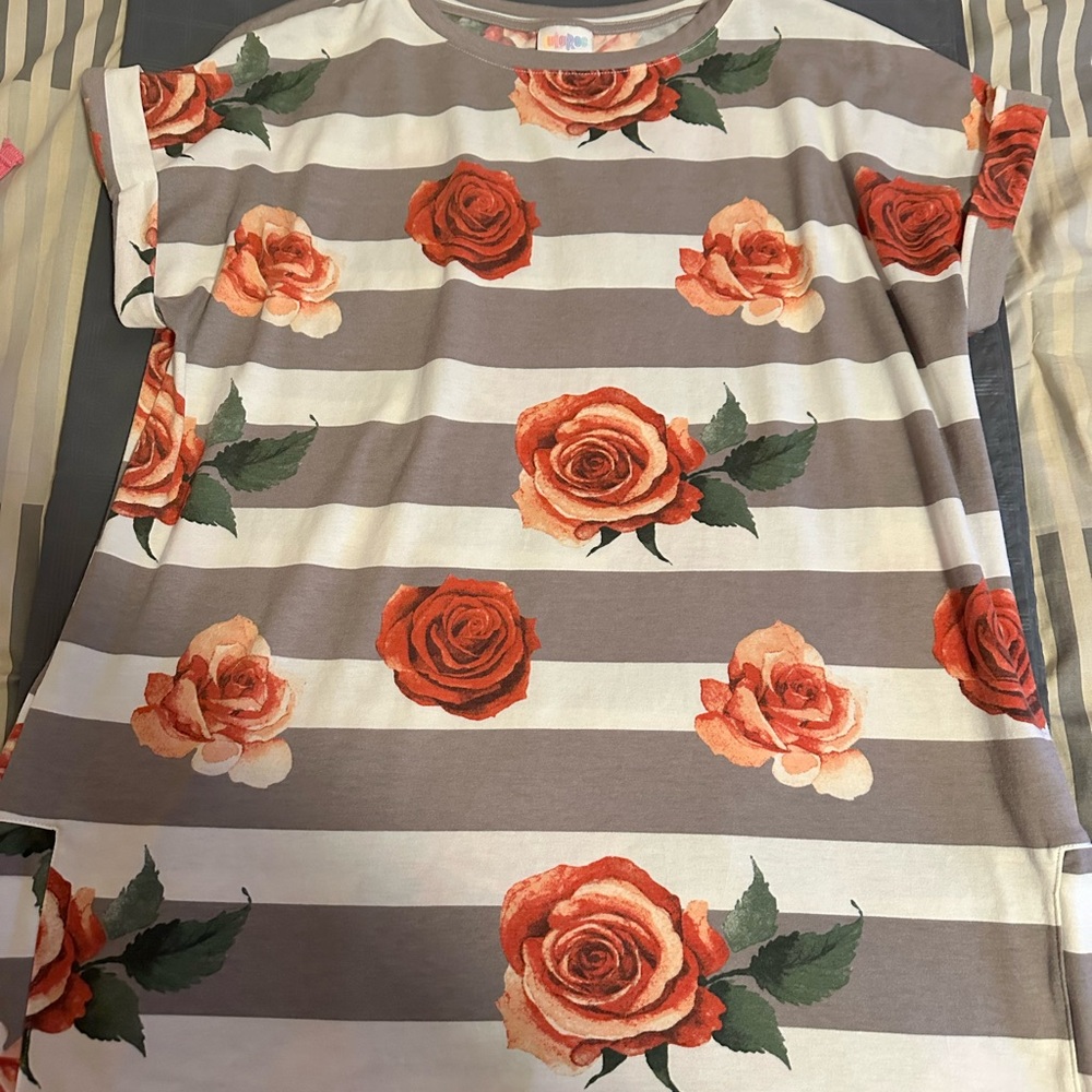 Lularoe Leah top